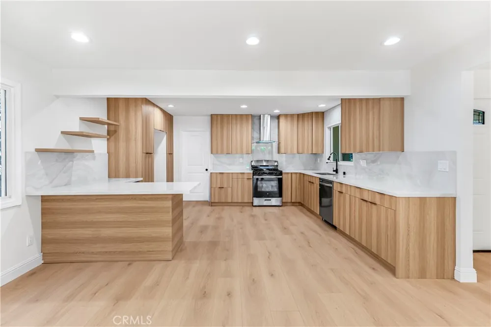 16900 Labrador Street Northridge, CA 91343