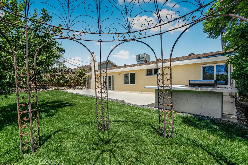 16900 Labrador Street Northridge, CA 91343