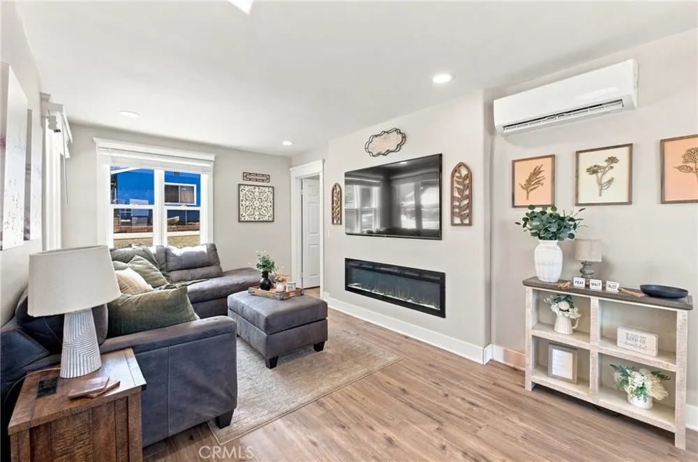 33233 Wride Lake Elsinore, CA 92530