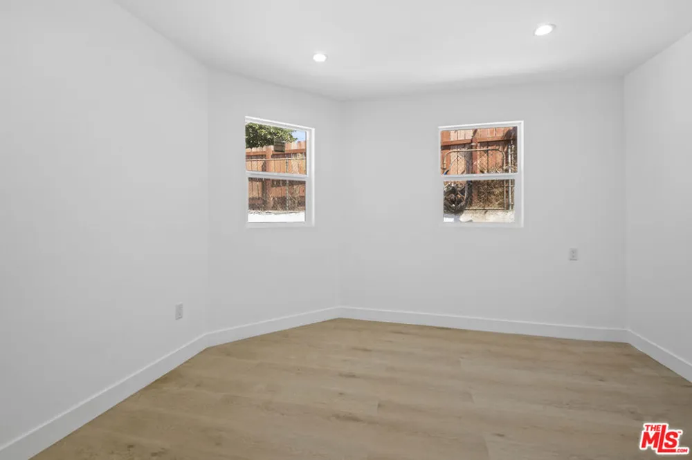 934 S Mott Street Los Angeles, CA 90023