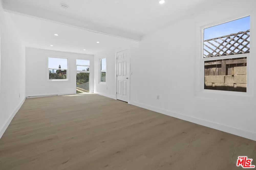 934 S Mott Street Los Angeles, CA 90023