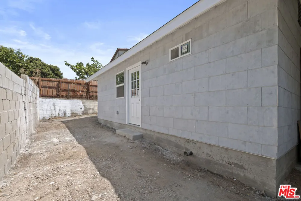 934 S Mott Street Los Angeles, CA 90023
