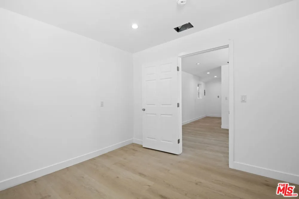 934 S Mott Street Los Angeles, CA 90023