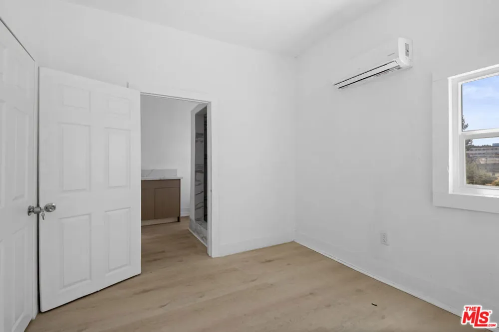 934 S Mott Street Los Angeles, CA 90023