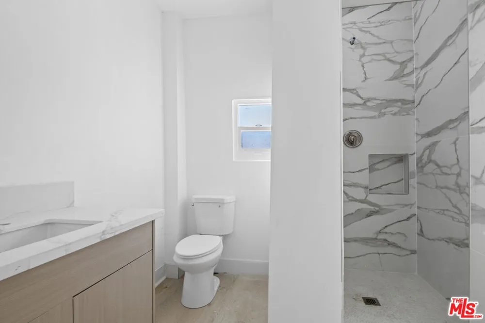934 S Mott Street Los Angeles, CA 90023