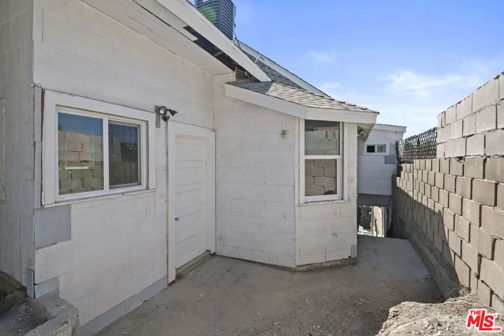 934 S Mott Street Los Angeles, CA 90023