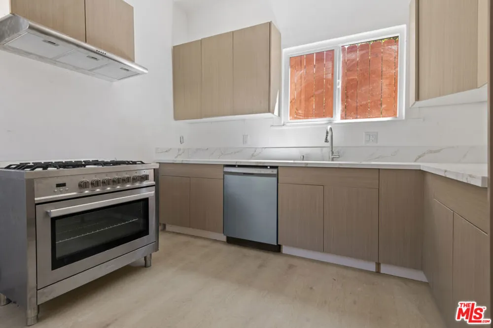 934 S Mott Street Los Angeles, CA 90023