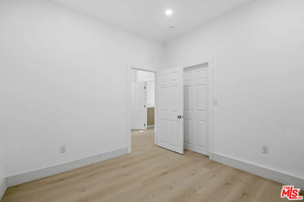 934 S Mott Street Los Angeles, CA 90023