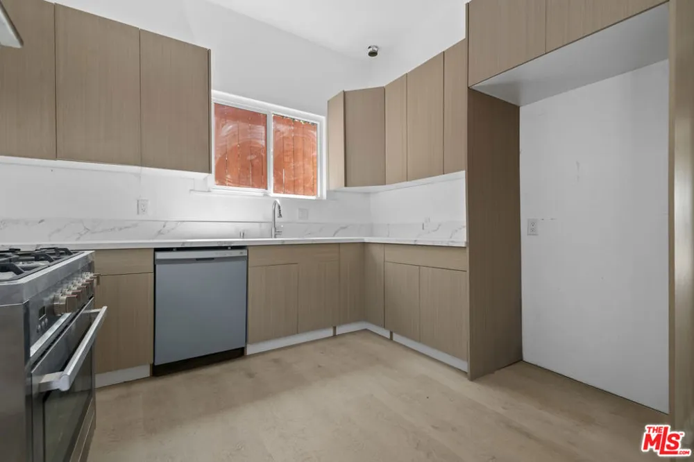 934 S Mott Street Los Angeles, CA 90023
