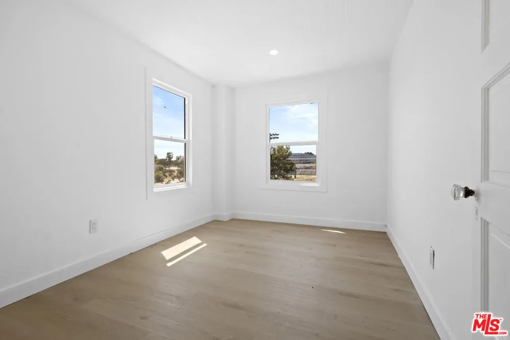934 S Mott Street Los Angeles, CA 90023