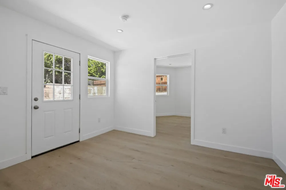 934 S Mott Street Los Angeles, CA 90023