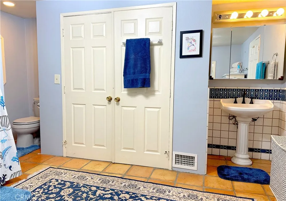 468 Zermatt Crestline, CA 92325