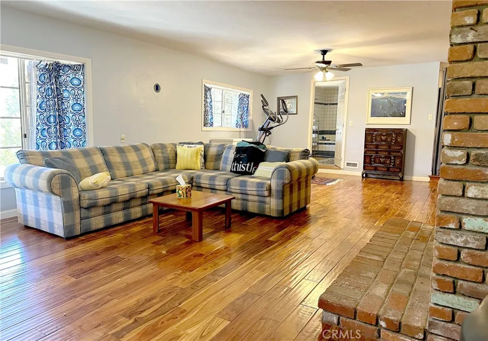 468 Zermatt Crestline, CA 92325