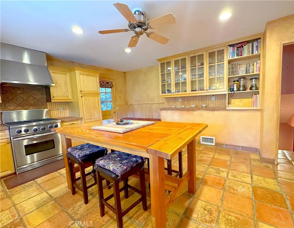 468 Zermatt Crestline, CA 92325