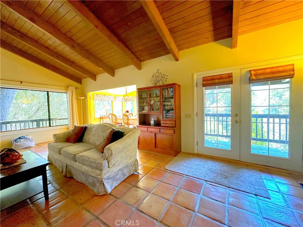468 Zermatt Crestline, CA 92325