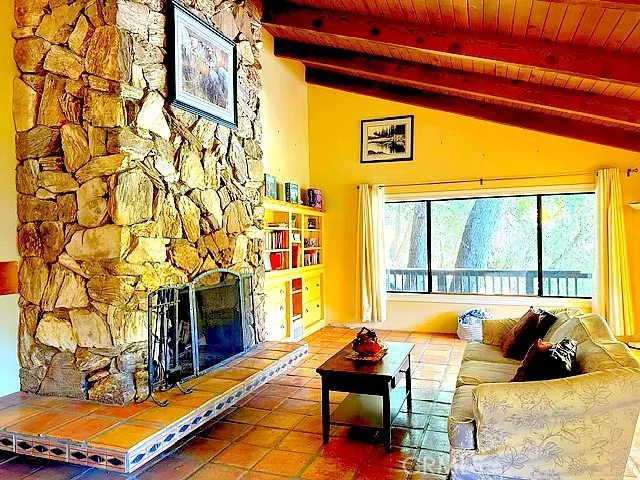 468 Zermatt Crestline, CA 92325