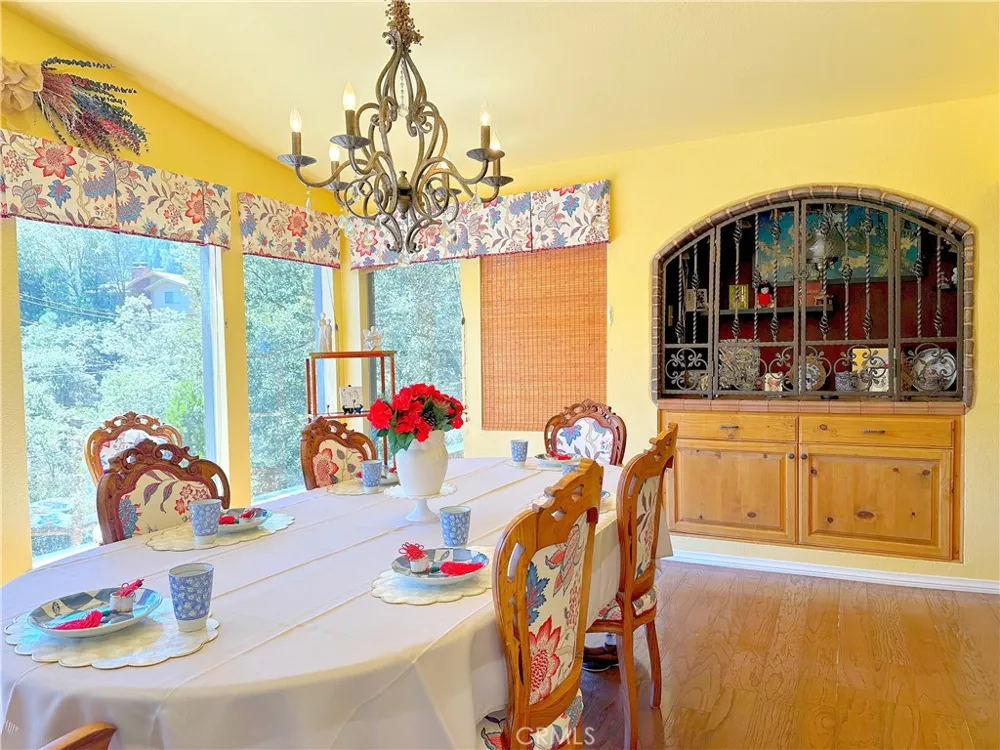468 Zermatt Crestline, CA 92325