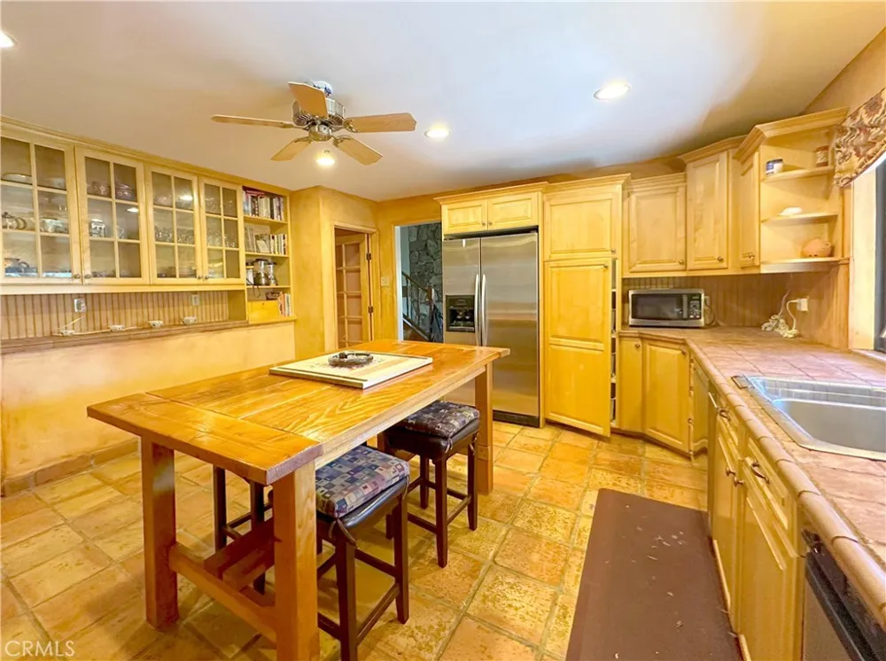 468 Zermatt Crestline, CA 92325