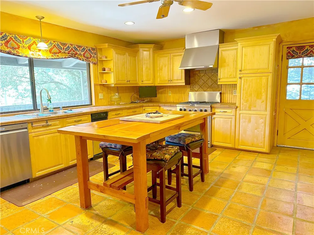 468 Zermatt Crestline, CA 92325