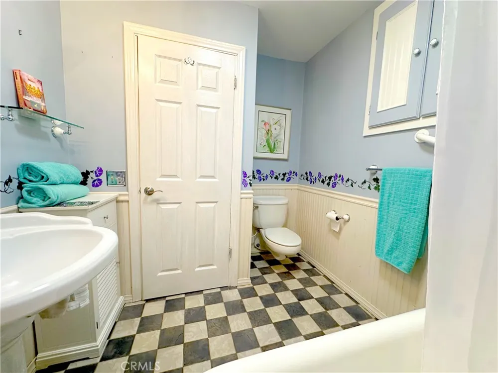 468 Zermatt Crestline, CA 92325