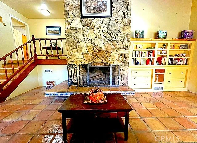 468 Zermatt Crestline, CA 92325