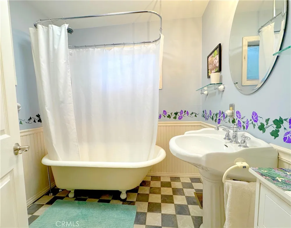 468 Zermatt Crestline, CA 92325