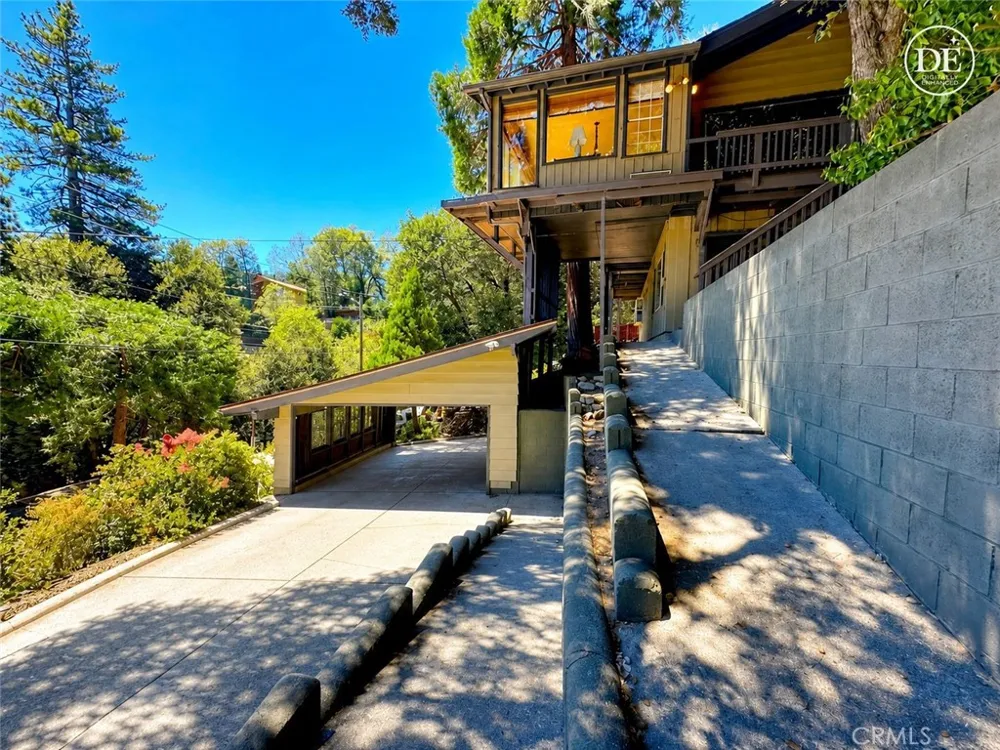 468 Zermatt Crestline, CA 92325