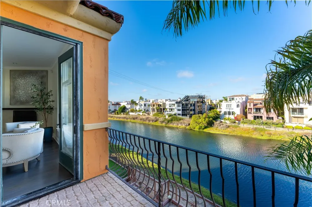 5206 Pacific Avenue Marina del Rey, CA 90292