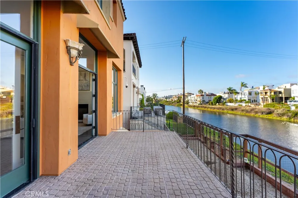 5206 Pacific Avenue Marina del Rey, CA 90292
