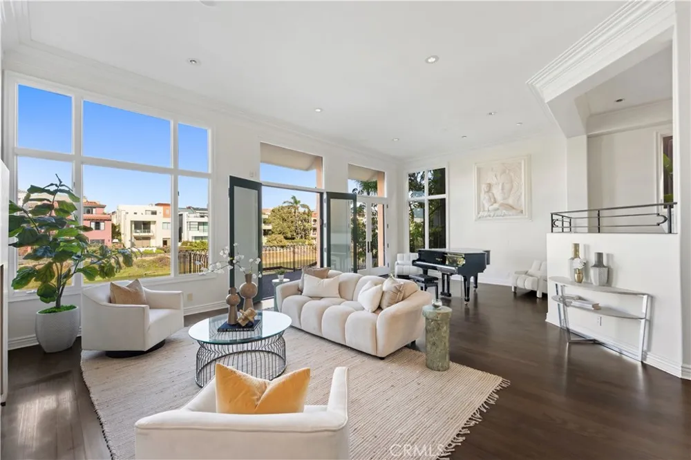 5206 Pacific Avenue Marina del Rey, CA 90292
