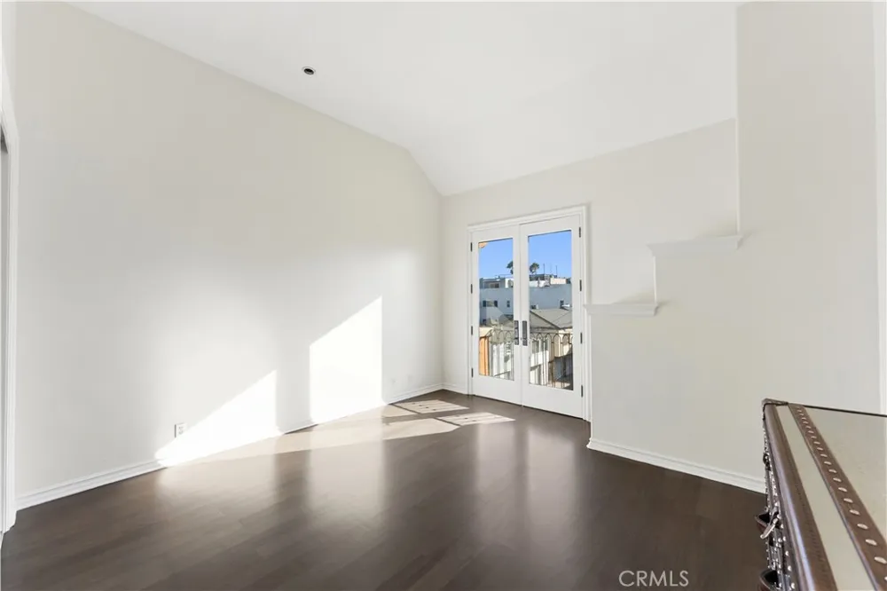 5206 Pacific Avenue Marina del Rey, CA 90292