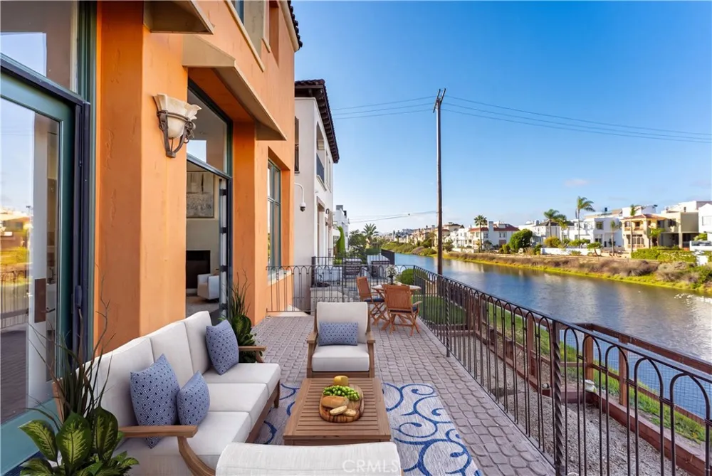 5206 Pacific Avenue Marina del Rey, CA 90292