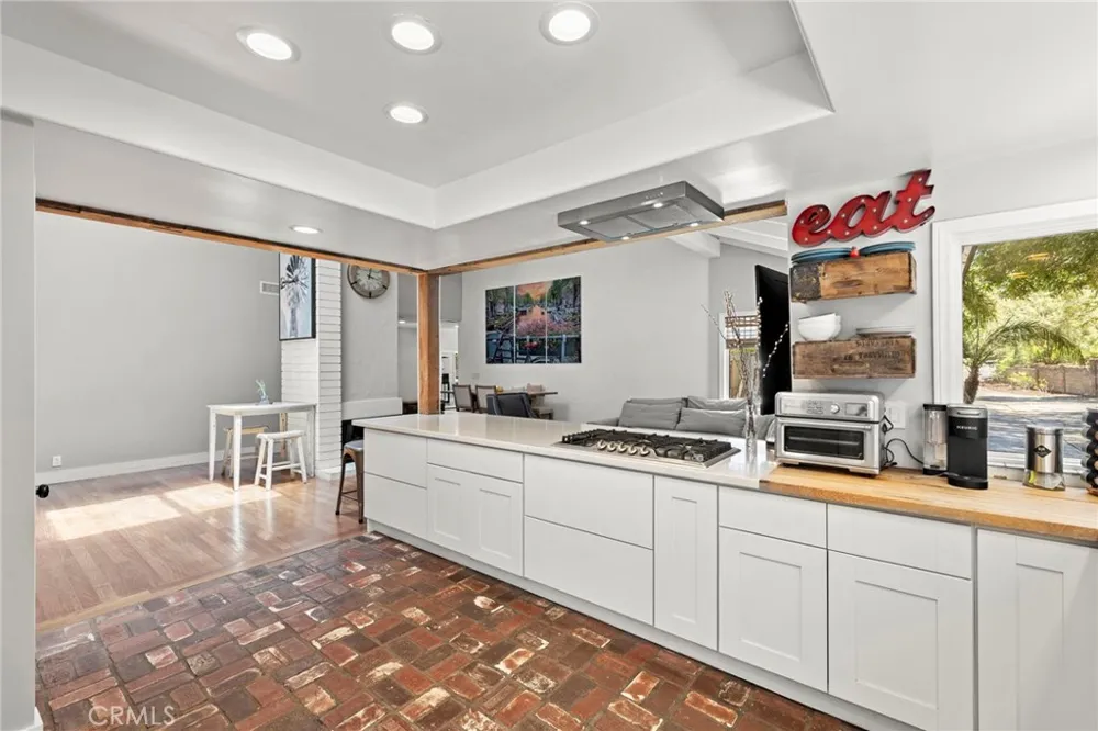19242 Barrett Lane North Tustin, CA 92705