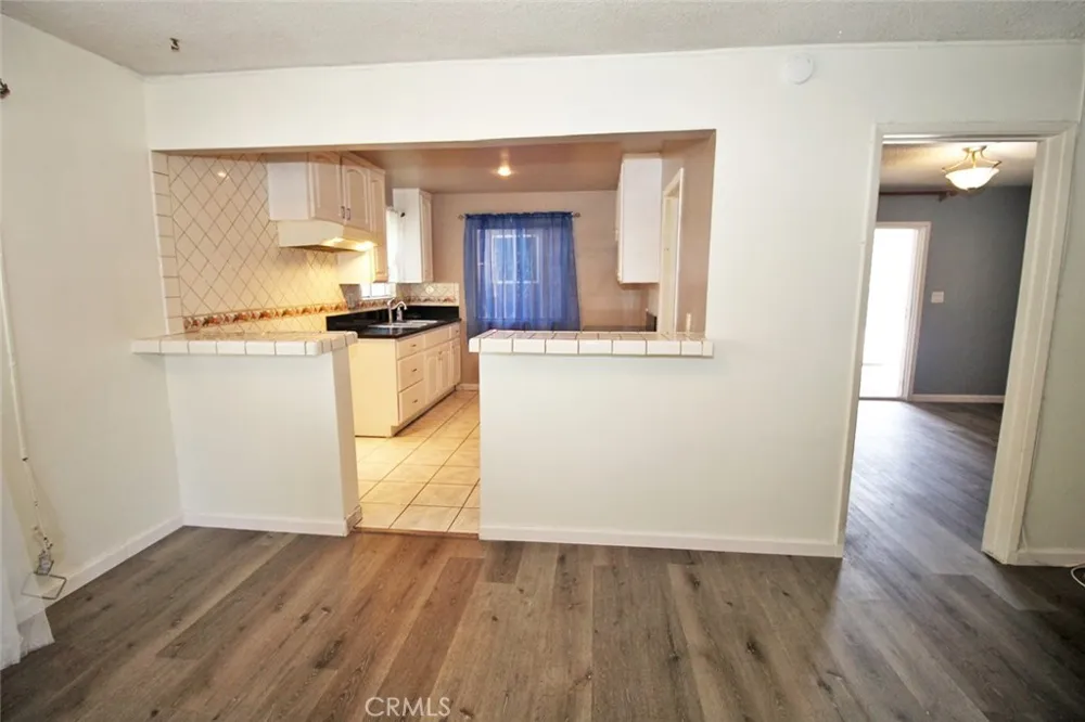 414 E 98th Street #B Inglewood, CA 90301