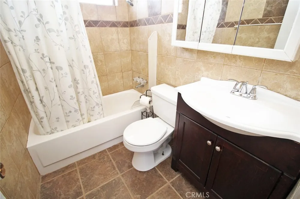 414 E 98th Street #B Inglewood, CA 90301