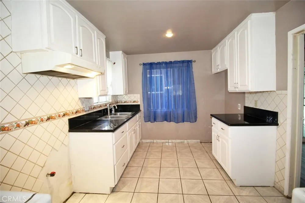 414 E 98th Street #B Inglewood, CA 90301
