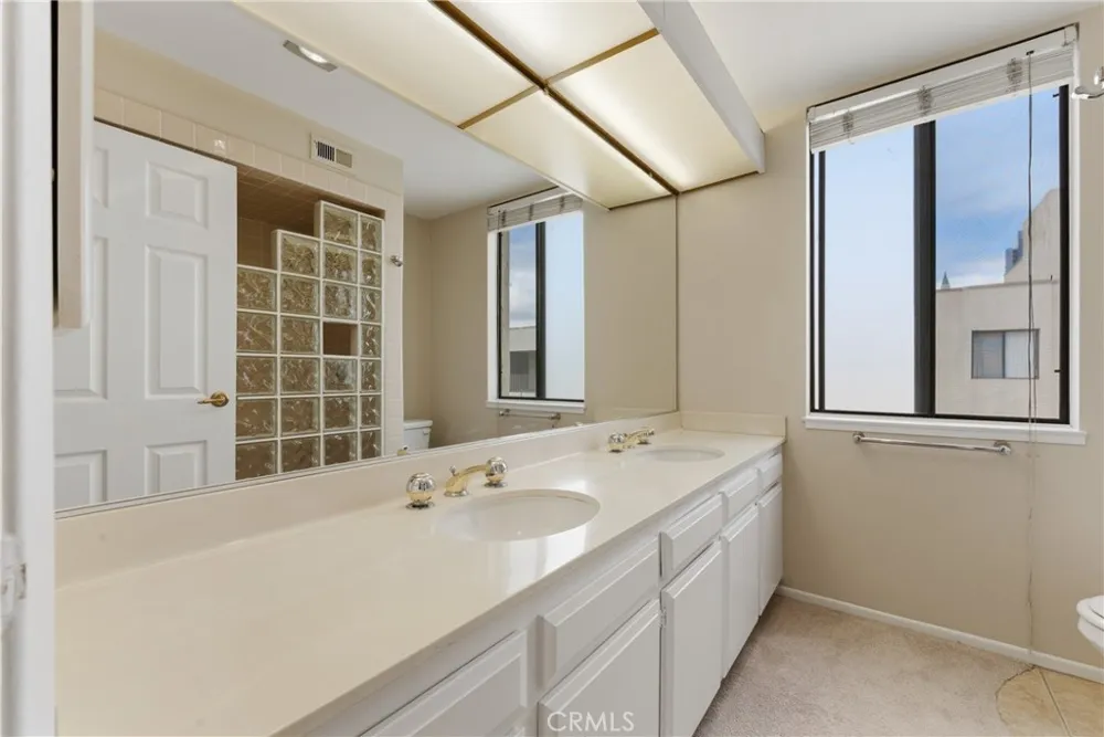 1140 E Ocean Long Beach, CA 90802