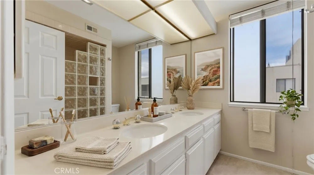 1140 E Ocean Long Beach, CA 90802