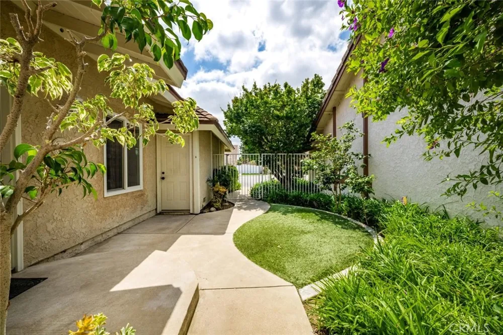 9 Badger Pass Irvine, CA 92604