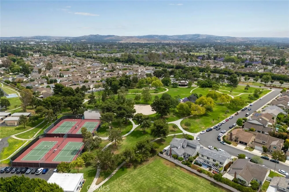 9 Badger Pass Irvine, CA 92604