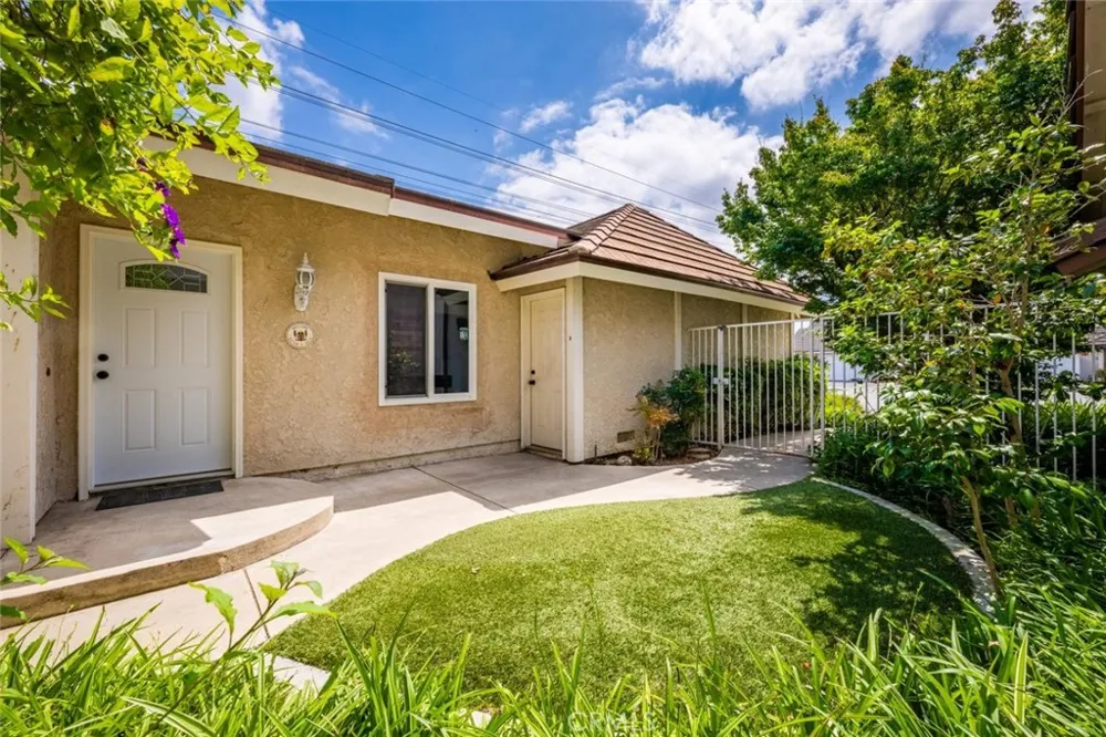 9 Badger Pass Irvine, CA 92604