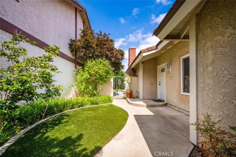 9 Badger Pass Irvine, CA 92604