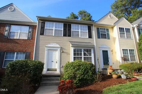 104 Climbing Ivy Court
