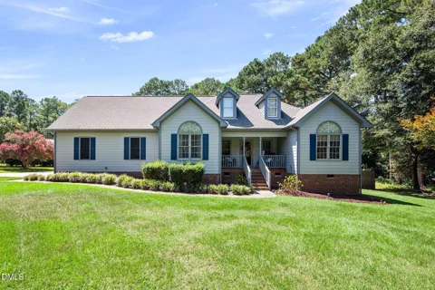 400 La Vista Court