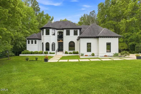 32 Woodgate Court
