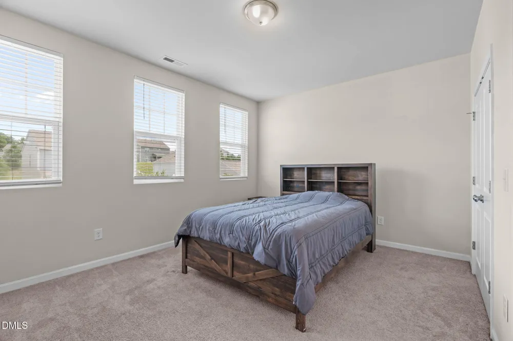 320 W Copenhaver Drive Clayton, NC 27527