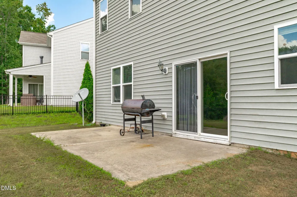 320 W Copenhaver Drive Clayton, NC 27527