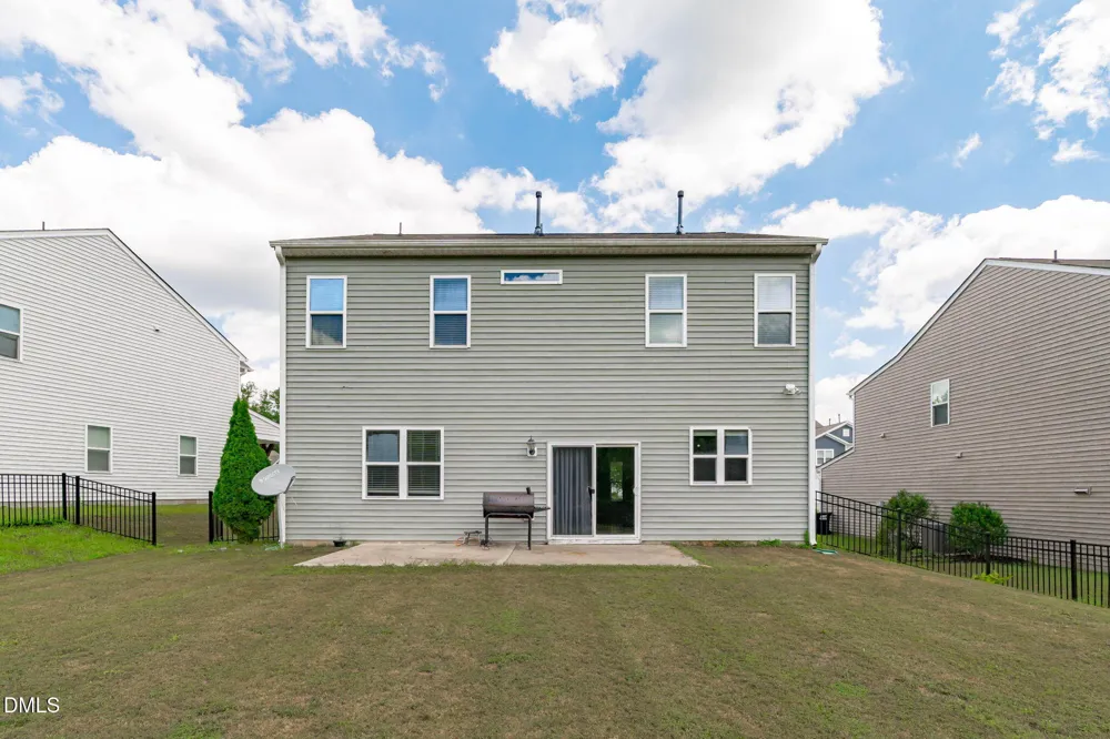 320 W Copenhaver Drive Clayton, NC 27527