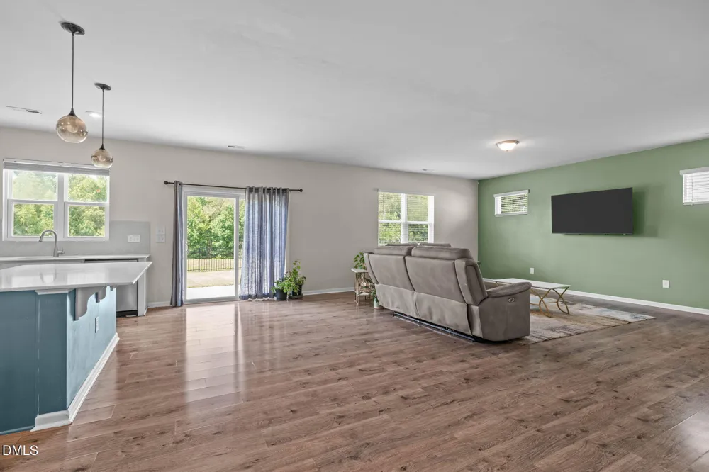320 W Copenhaver Drive Clayton, NC 27527