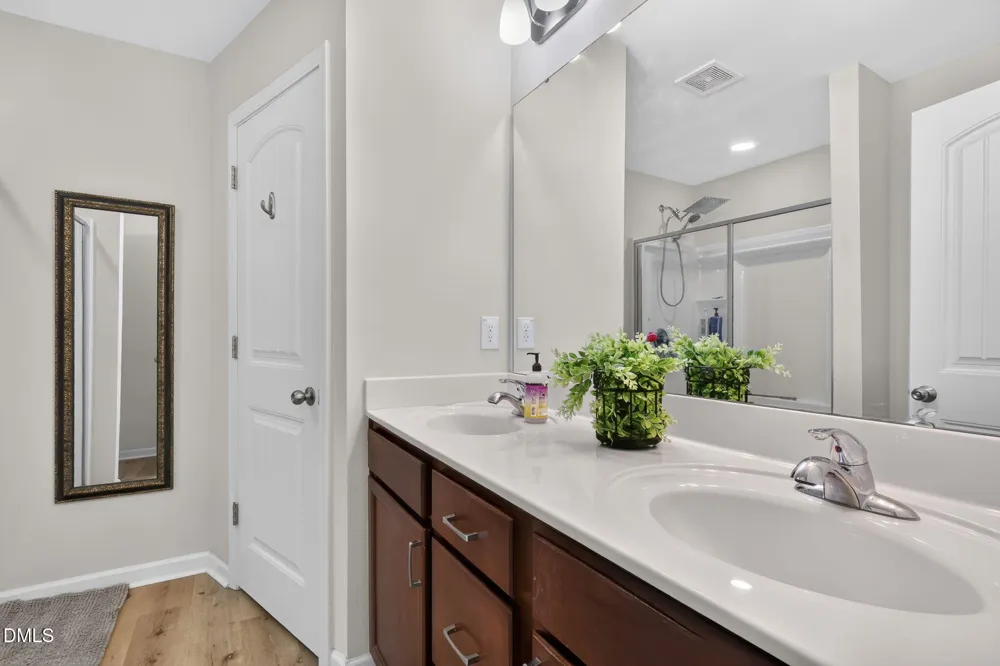 16 Hedgewick Drive Clayton, NC 27527